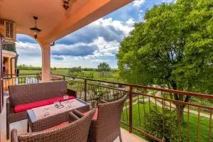 Ferienwohnung mit WLAN, Klima, Parkplatz, Grill und großem Garten zum Fußball spielen - 卡布鲁尼齐