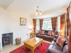 Chauffeurs Cottage with Hot Tub