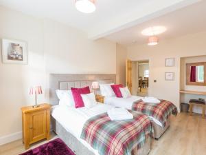 Chauffeurs Cottage with Hot Tub
