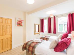 Chauffeurs Cottage with Hot Tub