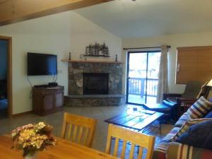 Cozy Flagstaff Home in Cool Pines - Country Club