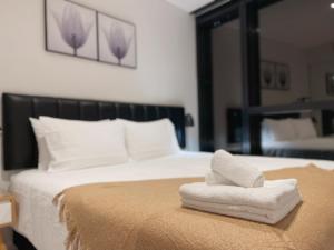 CBD RiverView 2Bed Apt Kingbed at Tallest building