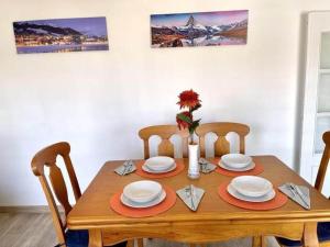 3br-sleeps6-balcony-a c-5min to beach