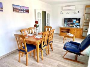 3br-sleeps6-balcony-a c-5min to beach