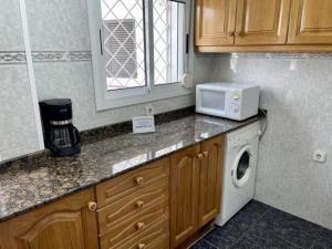 3br-sleeps6-balcony-a c-5min to beach