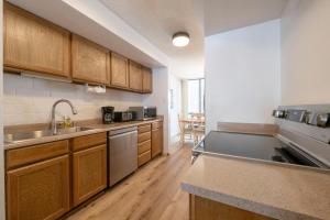 Two Bedroom Park Ave Condo by Park City Vacations