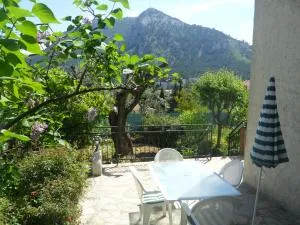 L'arche en rez de jardin de villa à Toulon - Évenos