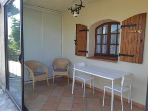 Appartements L'arche en rez de jardin de villa a Toulon : photos des chambres