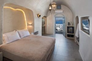 Petit Cave Suite with Outdoor Hot Tub and Caldera View room in Athina Luxury Suites