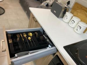 Outer Space - 1 bedroom Luxurious Apartment in Sandton