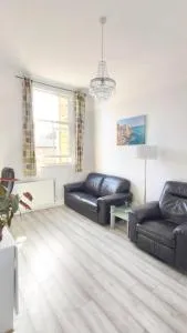 Bright 1-bedroom Apartment by River Thames - Long Ditton
