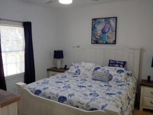 Salt-TEE Sea Retreat