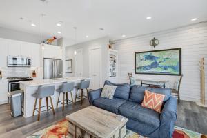 Bay Breeze, Unit 303