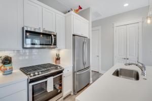 Bay Breeze, Unit 303