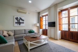 HomeySeville-Amazing Views Cathedral Tomas de Ibarra - 8 pax, Parking Optional