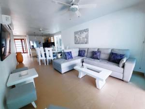 Beach Villa Sol & Mar Cartagena, beachfront & private pool