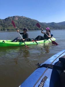 Cabaña y Camper, en la laguna