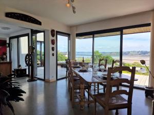 Maisons de vacances Architect villa with fantastic sea view, Locquirec : photos des chambres