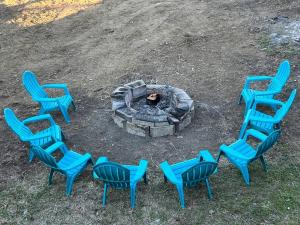 NEW Luxury Lakefront N Dallas Sleep 1-8, Firepit