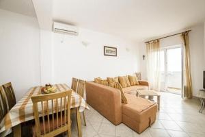 Apartment in Povlja with sea view, balcony, air conditioning WiFi 4936-1 -2 -3