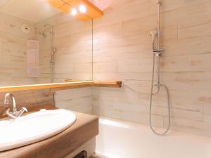 Charmant appart rénové à Val Thorens – 5 pers, balcon sud, ski aux pieds, proche commerces - FR-1-637-55