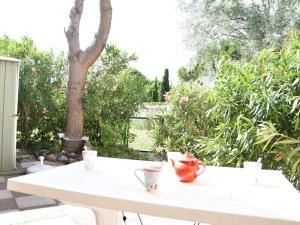 Pavillon 3 pièces à Gruissan avec piscine, 2 terrasses et parking privé, à 400m de la mer - FR-1-229-842
