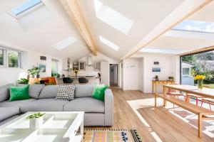 Trevint - Modern beach house in Falmouth near beach, private garden and parking - 4hvězdičkové hotely ve městě Falmouth