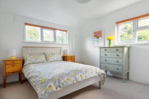 Trevint - Modern beach house in Falmouth near beach, private garden and parking