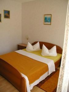 Room in Vodice with balcony, air conditioning, Wi-Fi (4826-2) 