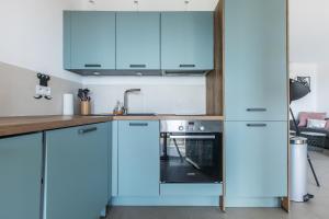 LB Vacation Rentals I Admire Panoramic Ocean Views Through Walls of Windows