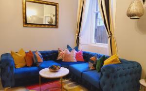 Lovely 4 bedroom Apt with 7 beds and Free Parking