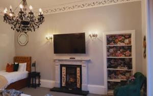 Lovely 4 bedroom Apt with 7 beds and Free Parking