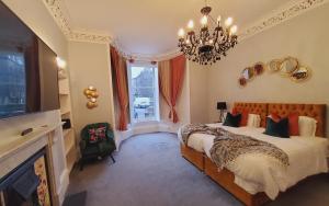 Lovely 4 bedroom Apt with 7 beds and Free Parking