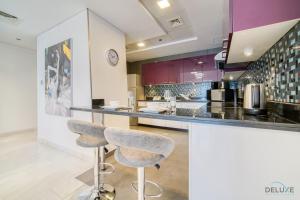 Sea Views from Living to Bedroom Perfect for Staycation, Dubai Marina by Deluxe Holiday Homes