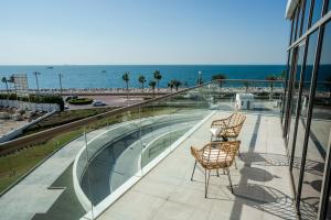 Luxurious Palm Jumeirah Apartment with Sea Views