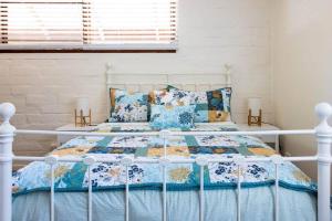 Maldon Cosy Garden Cottage - Charming One Room Studio