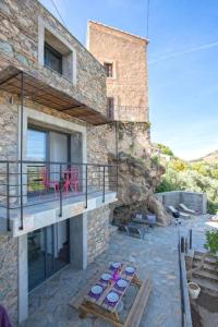 Appartements Le SAN PETRONE-TOUR EN PIERRE EN CENTRE CORSE ENTRE MER ET MONTAGNE : photos des chambres