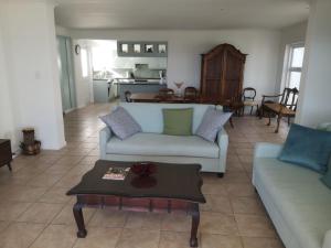 Neptunes Seat - Garden Paradise with Ocean Views