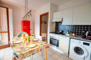 Lake View Apartment Golden Triangle