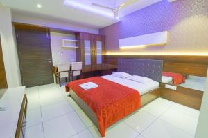 Hotel Ravikiran Kolhapur, NEAR GOKUL SHIRGAOV MIDC, KANERIWADI, 5 STAR MIDC, ON NH4 GOA HIGHWAY