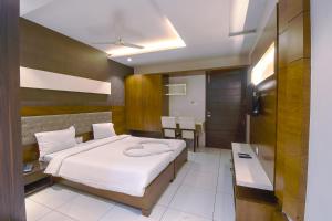 Hotel Ravikiran Kolhapur, NEAR GOKUL SHIRGAOV MIDC, KANERIWADI, 5 STAR MIDC, ON NH4 GOA HIGHWAY