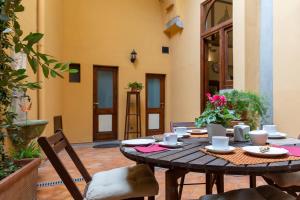 The paintress home with private patio