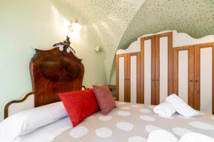 The paintress home with private patio