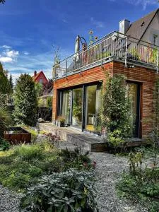 LUXOMES: Design Apartment - Near Airport - Lohermoos