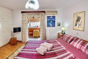 Διαμέρισμα τρίτου ορόφου στην Δαύλεια με θέα