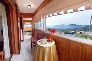 Διαμέρισμα τρίτου ορόφου στην Δαύλεια με θέα