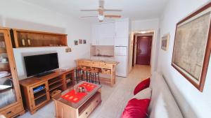 Apartamento rojo con vistas al mar