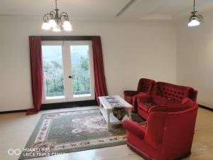 Hounon White Chimney Cottage-4 Bedrooms