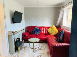 Modern 2 bedroom flat by Dover Port, Castle& Sea!