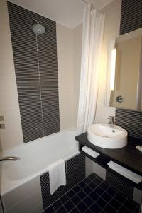 Hotels Tourhotel Blois : photos des chambres